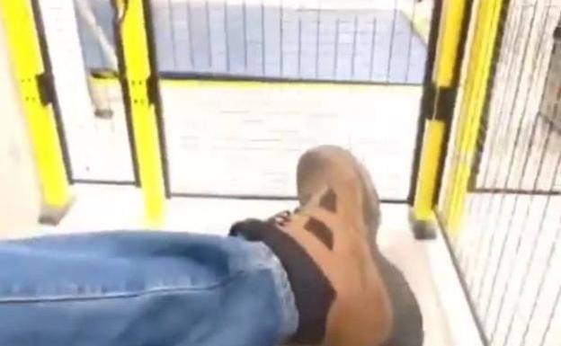 La empresa que mantuvo «enjaulado» al camionero murciano sostiene que fue por su seguridad