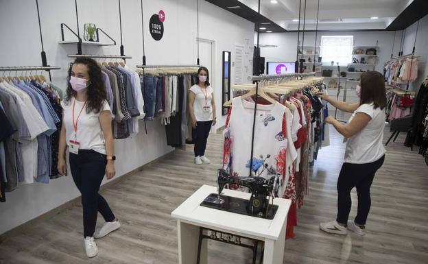 Abre la primera tienda 'Moda Re-' de Cáritas en Cartagena