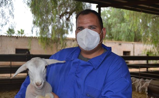 COAG insta a Planas a que «instruya» a Garzón en materia ganadera, alimentaria y medioambiental