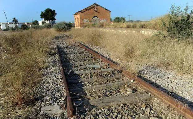 El Ministerio inicia los trámites para recuperar la línea de tren Lorca-Guadix