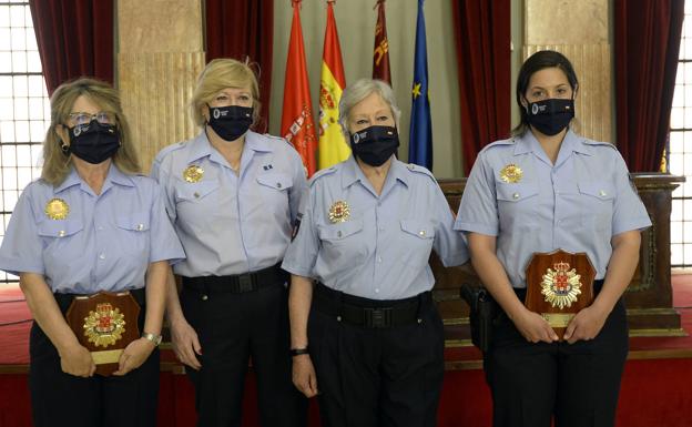 Murcia homenajea a las primeras agentes que entraron al Cuerpo de la Policía Local hace 40 años