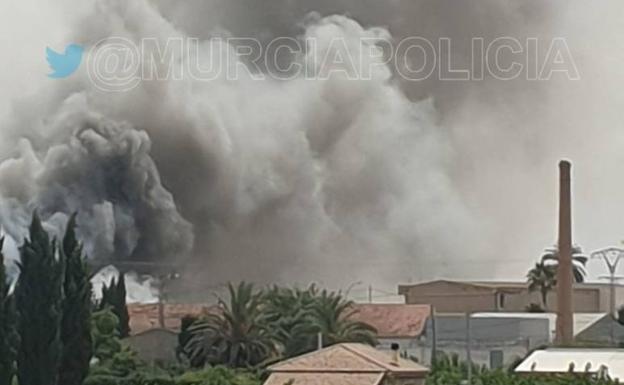 Se incendia un establecimiento de venta de motos en Murcia