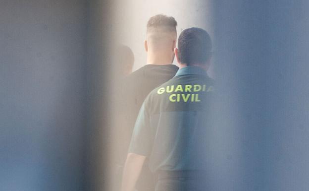 La Fiscalía reclama 112 años para una banda que robó decenas de coches para sus golpes