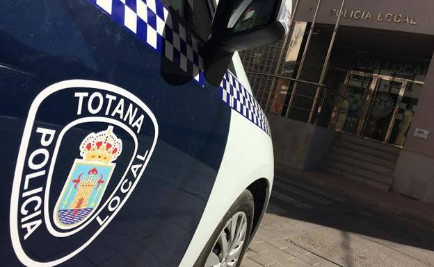 Corta con un cuchillo en la cara a una joven para pelearse con su novio en Totana