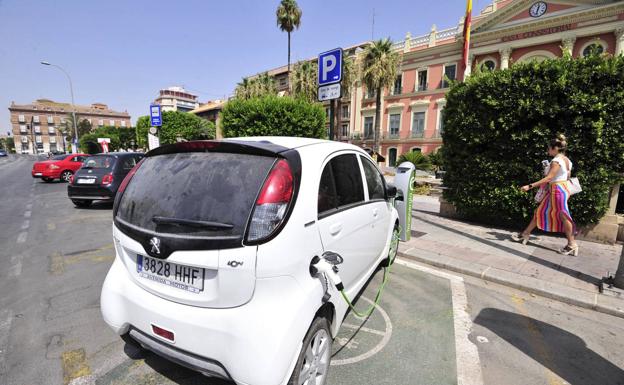 La Comunidad volverá a sacar fuera de plazo las ayudas a la compra de coches eléctricos
