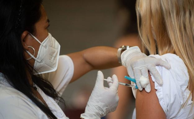 La vacunación de los jóvenes de 20 a 29 años ya está disponible en 12 municipios de la Región