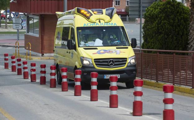 Un chico de 16 años en estado muy grave tras sufrir un síndrome de inmersión en una piscina pública de Murcia