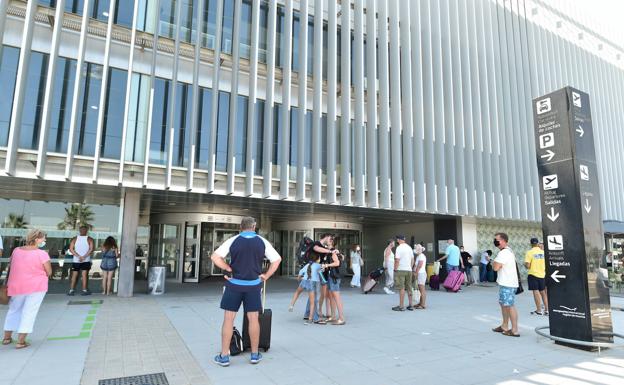 El aeropuerto de Corvera busca nuevas rutas con Madrid, Galicia, Francia y Alemania
