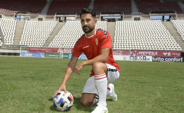 Javi Saura: «Siempre he querido volver al Real Murcia»