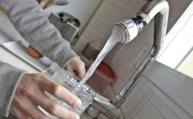 El Santa Lucía y el Rosell cambian el agua de botella por la del grifo filtrada