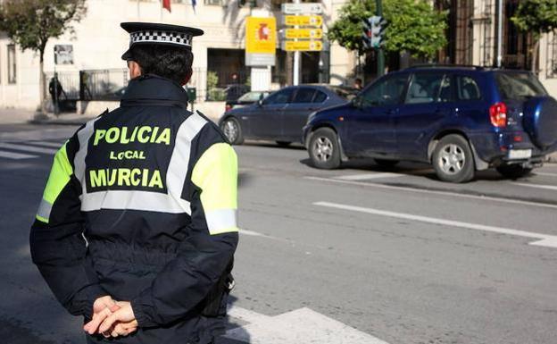 Detenido en Cabezo de Torres por conducir quintuplicando la tasa de alcohol tras golpear dos coches y huir