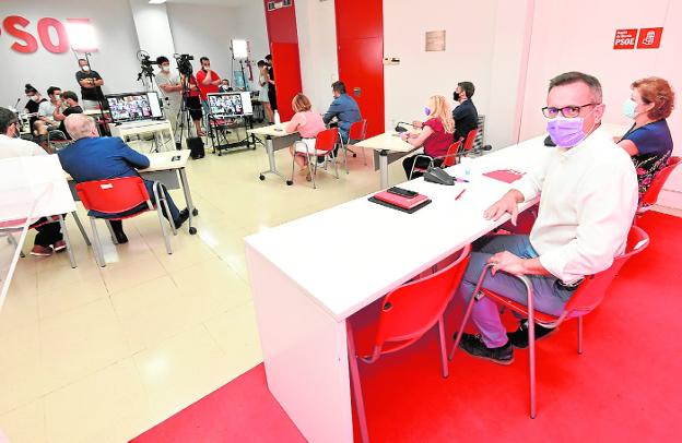 Conesa escucha las primeras críticas en un Comité Regional caliente