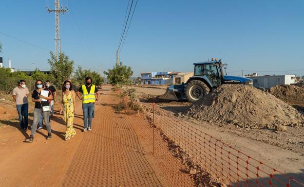 La urbanización del solar del colegio de La Aljorra avanza para estar acabada a finales de año