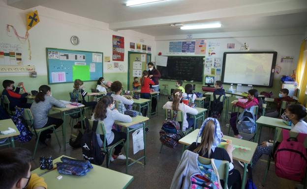 Casi un 90% de las plazas de la oposición de Educación son para personal interino en la Región de Murcia