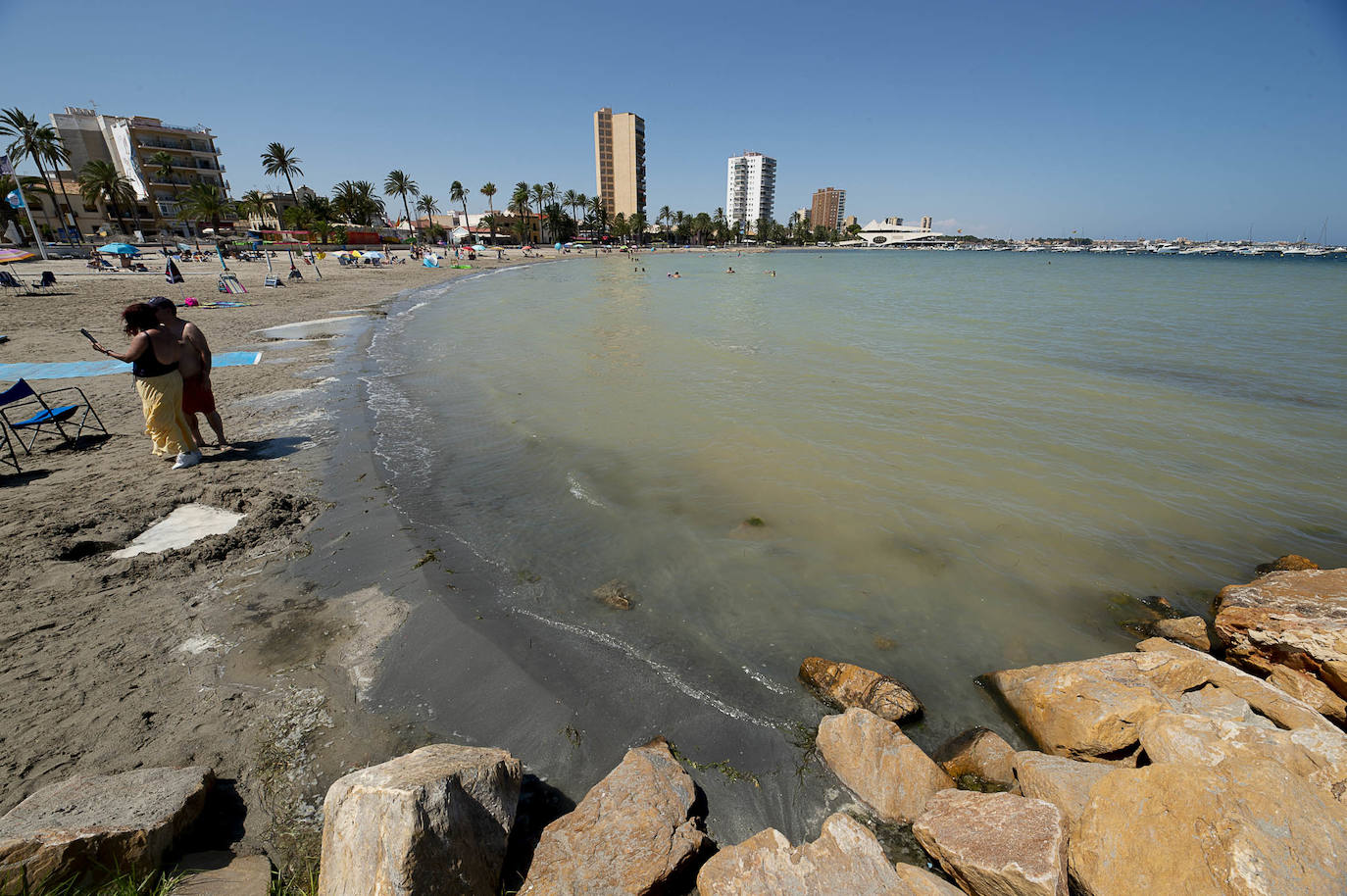 La rotura de una tubería en San Javier provoca un vertido de agua dulce al Mar Menor