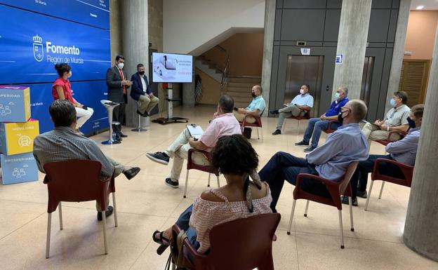 La Comunidad destinará hasta 4,3 millones para paliar los efectos de la Covid en empresas de transporte público