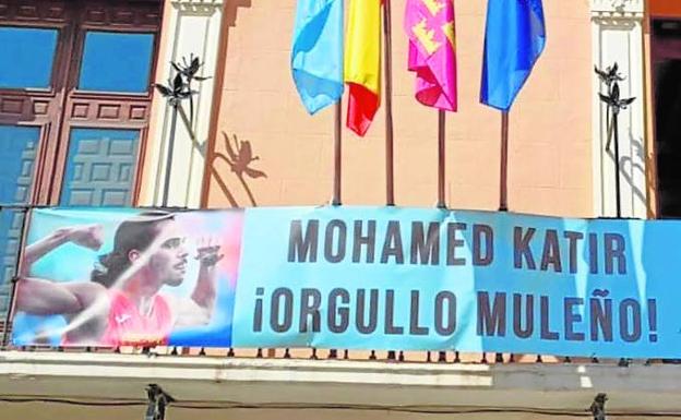 Pancarta de apoyo a Mohamed Katir en Mula