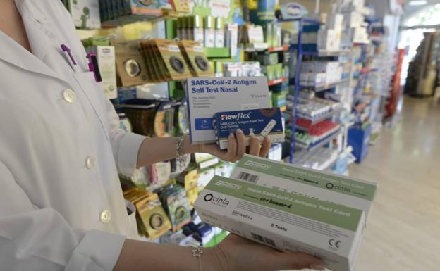 Las farmacias de la Región son las que menos test de antígenos dispensaron en la primera semana de venta sin receta