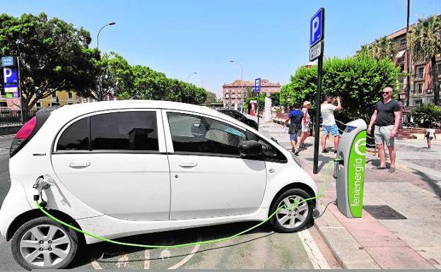Las ayudas de la Comunidad para la compra de vehículos eléctricos no se podrán solicitar hasta el 30 de septiembre