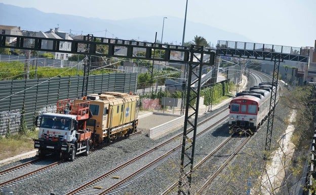 El Gobierno central también prepara transbordos en los trenes de cercanías Murcia-Alicante