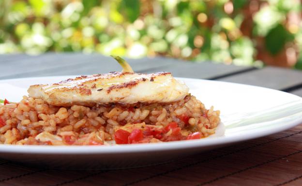Rape sobre arroz meloso