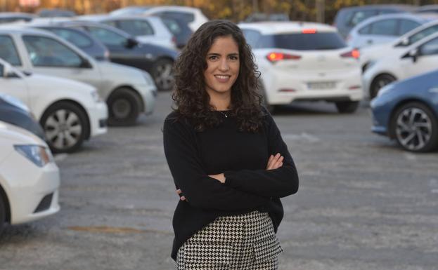 La murciana Mercedes Pelegrín recibe el Premio Vicent Caselles