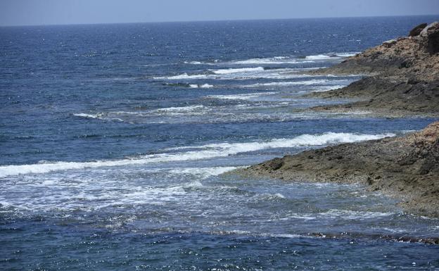 Un murciano muere en Cabo Roig al tratar de sacar del mar a su perro