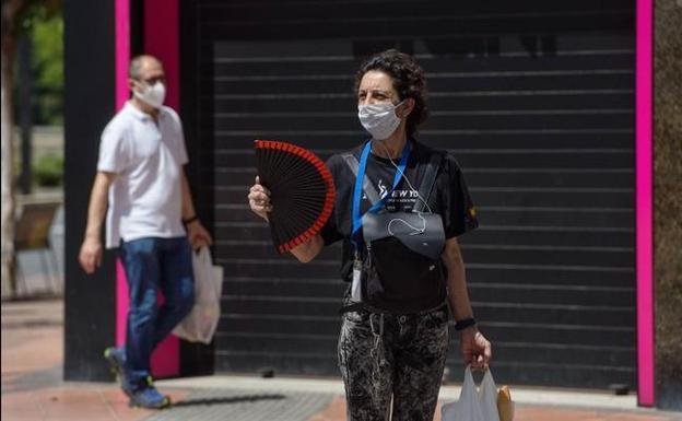 Cómo afrontar la ola de calor con mascarilla
