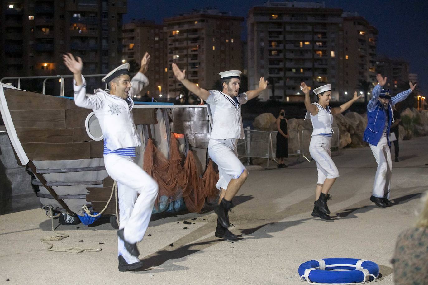 Representación de la obra de teatro 'Glubs' en el puerto Tomás Maestre de La Manga