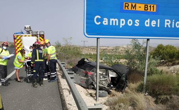Una joven de 20 años resulta herida al salirse de la carretera en Albudeite