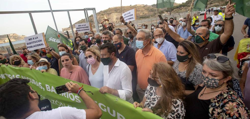Vox saca a la calle su protesta contra la construcción del CATE en El Espalmador de Cartagena - Vimarsana News