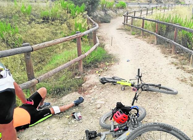 Crece el malestar por el «abandono» de la Vía Verde en Campos del Río
