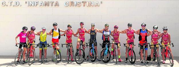 Los triatletas cargan pilas en Los Narejos