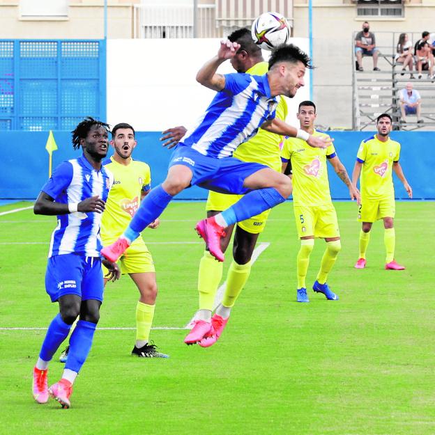 El Águilas gana sin convencer