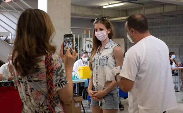 La Comunidad abrirá puntos de vacunación sin cita previa y días adicionales en las zonas de costa