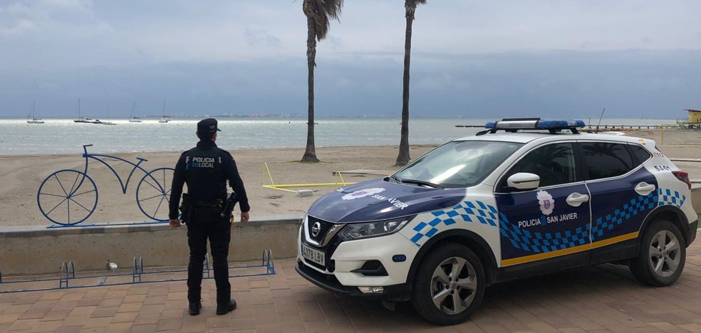Sucesos | Dos agentes evitan que un hombre se precipite desde la azotea de un edificio en La Ribera - Vimarsana News