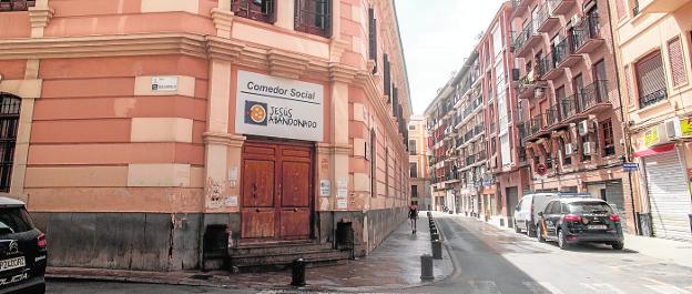 La crisis por la Covid arrastra a menores de edad a las filas de Jesús Abandonado en Murcia