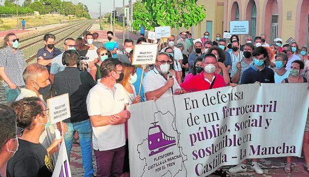 Hellín impulsa la lucha por mantener la línea de tren