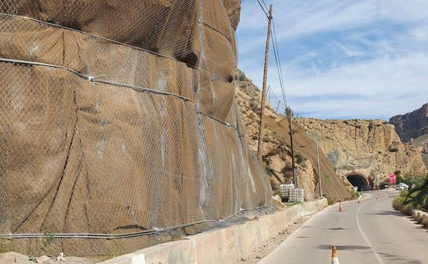 La Región concluye la protección de los taludes de la carretera del Salto de la Novia en Ojós dañados por la DANA