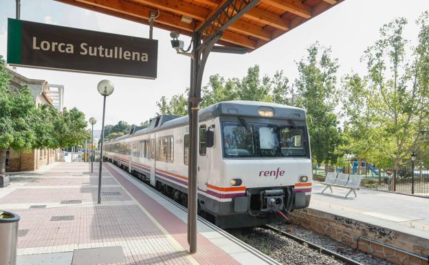 La Comunidad acusa al Gobierno central de convertir la Región en «una isla ferroviaria»