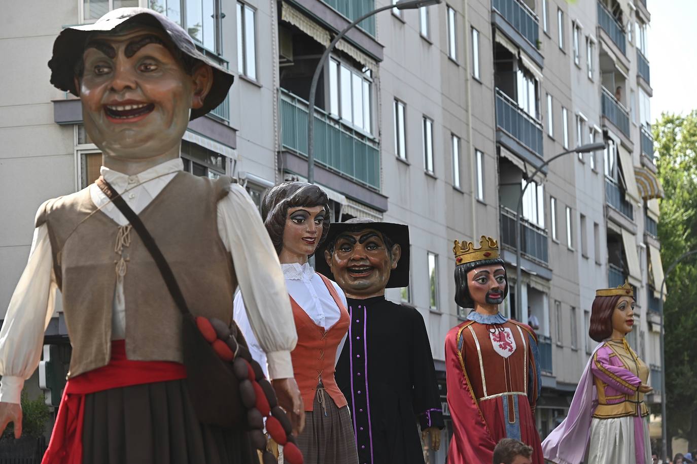 Gigantes y Cabezudos por las calles de Alcalá