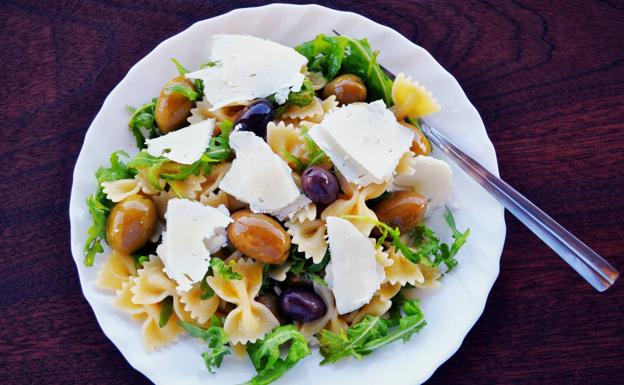 Ensalada griega con pasta