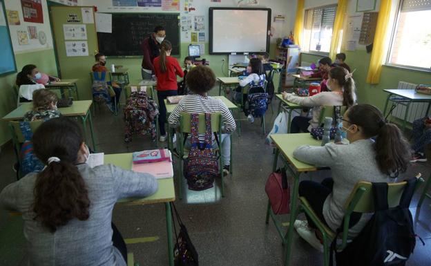 Educación desoye al Ministerio y no contratará a los 1.500 docentes Covid