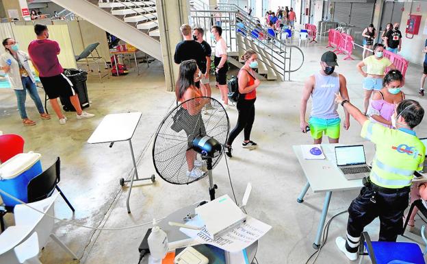 Más de 1.400 trabajadores del SMS no acudieron a vacunarse frente a la Covid