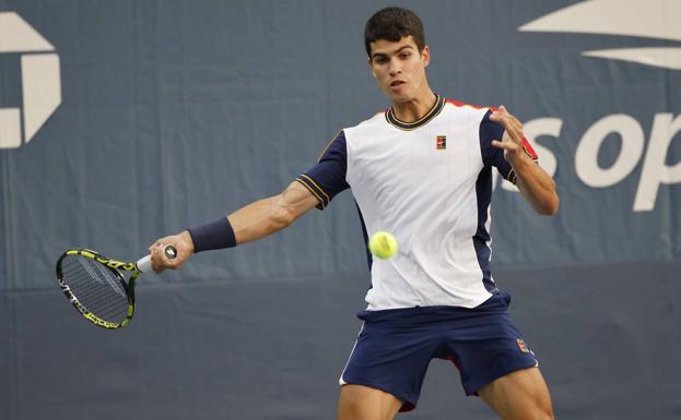 Un Alcaraz impecable sorprende a Norrie y debuta con victoria en el US Open