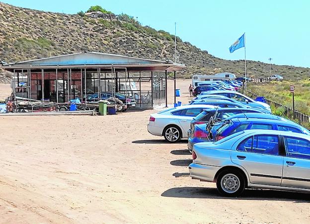 El Ayuntamiento de Mazarrón afirma que Fiscalía investiga al dueño del aparcamiento de la playa de Percheles