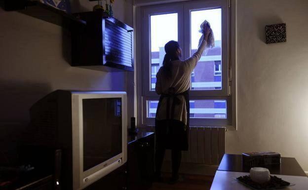 ¿Cuánto debo pagarle a mi empleada del hogar? Así puedes calcularlo