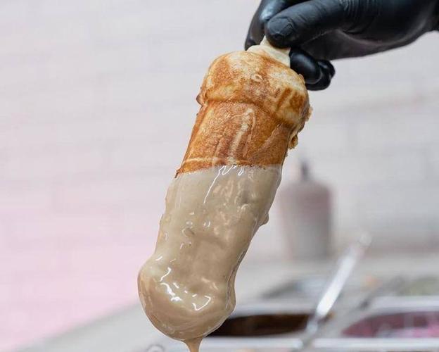 Llega a Murcia 'La Polloteca', la tienda de gofres más cachonda