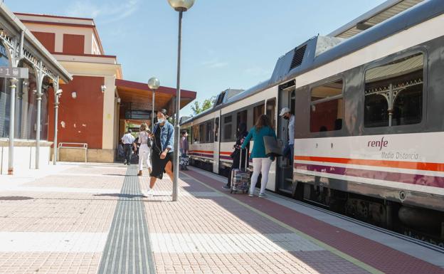 Adif descarta que el corte de la línea de Cercanías Murcia-Águilas se haga por tramos