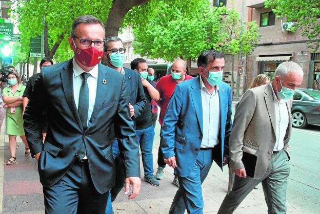 Conesa renuncia a liderar el PSOE solo tres semanas antes de arrancar las primarias